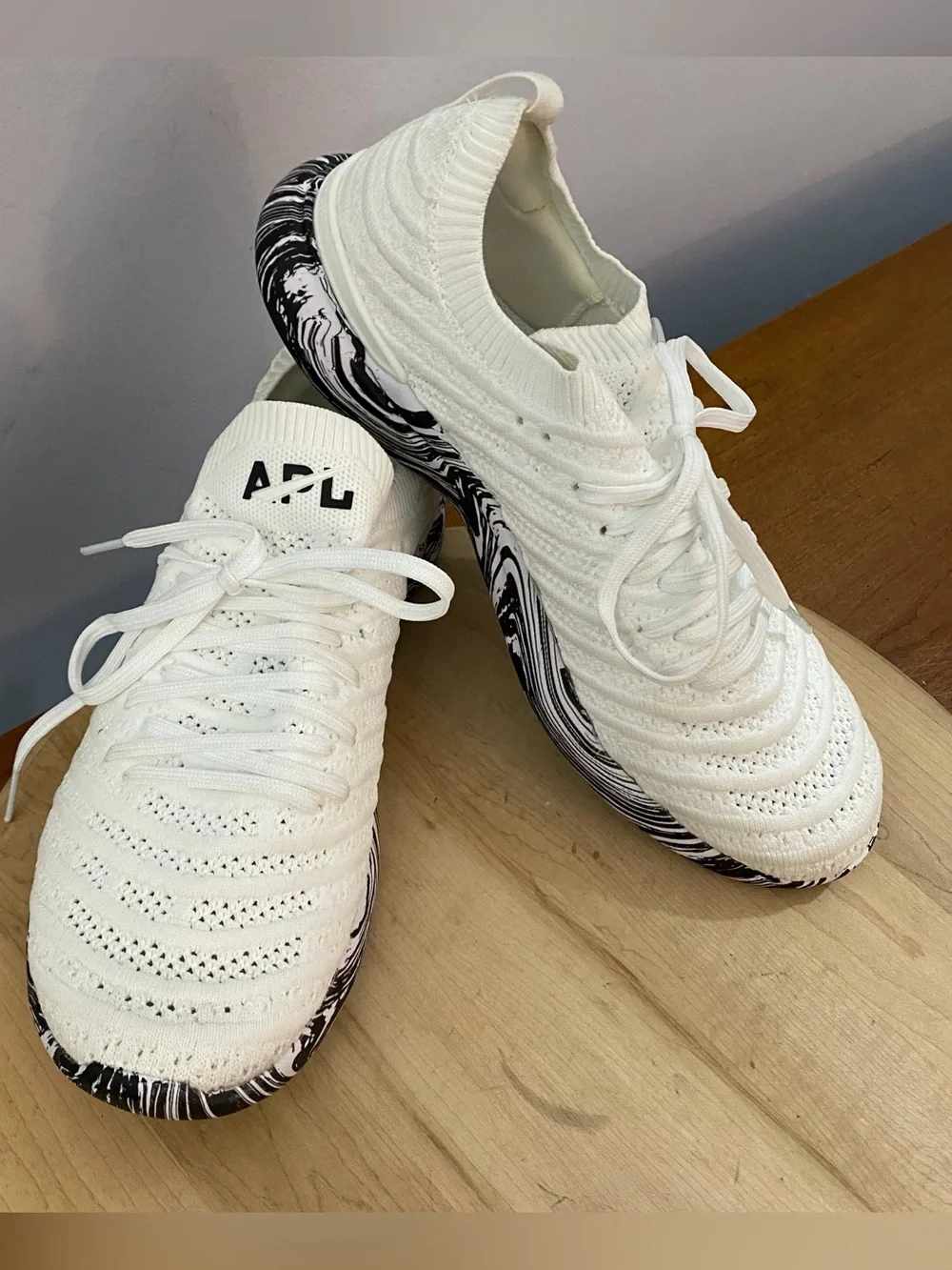APL TechLoom Wave Logo Print Sneakers Shoe White Black Marble Women’s 9 Athletic
